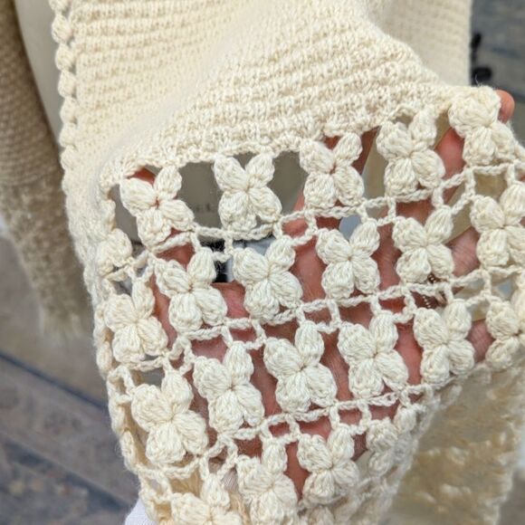 Hand knitted Merino Wool Shawl - Picture 6 of 6